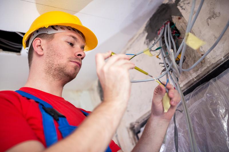 Considering a Career as an Electrician? 3 Things You Need to Know About Getting Your License